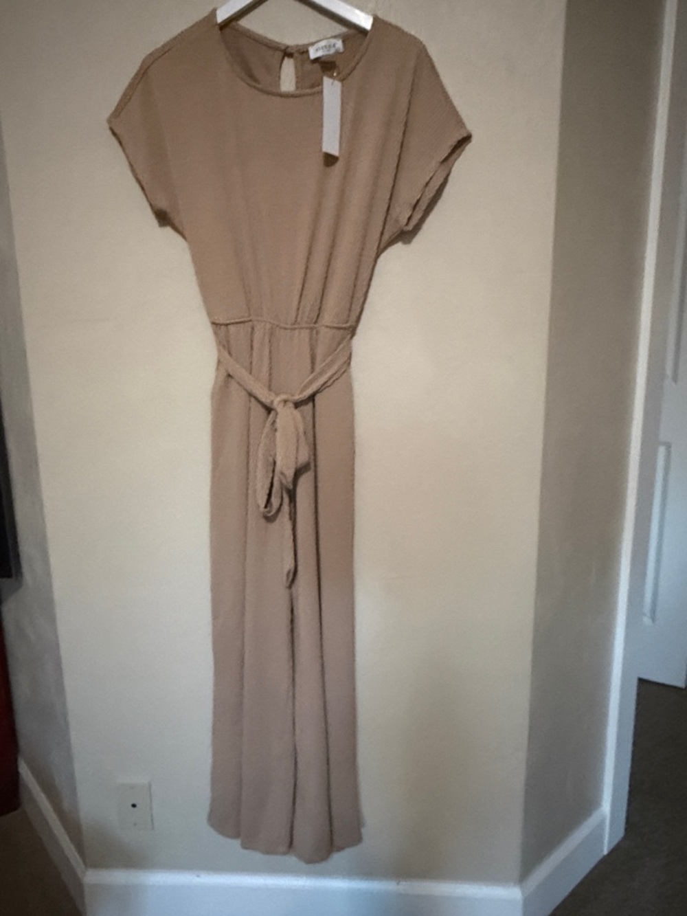 Gilli Beige Tie-Waist Wide Leg Jumpsuit. NWT!